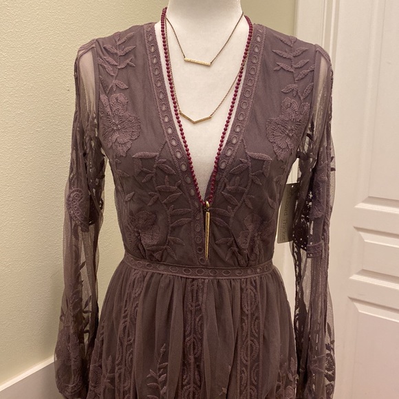 Deep V Floral Lace Romper - Picture 3 of 10